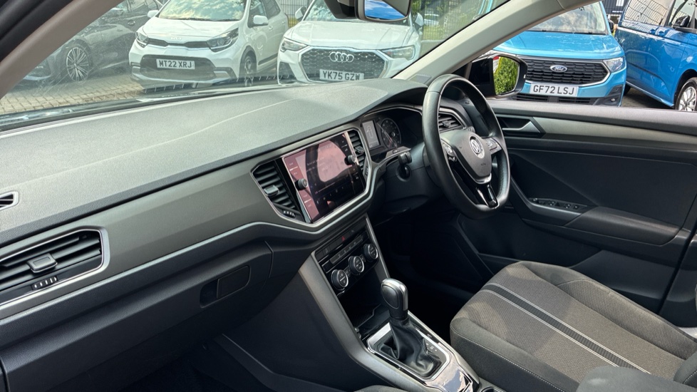 Volkswagen T-Roc 1.5 TSI EVO SE 5dr DSG Petrol Hatchback - Image 2