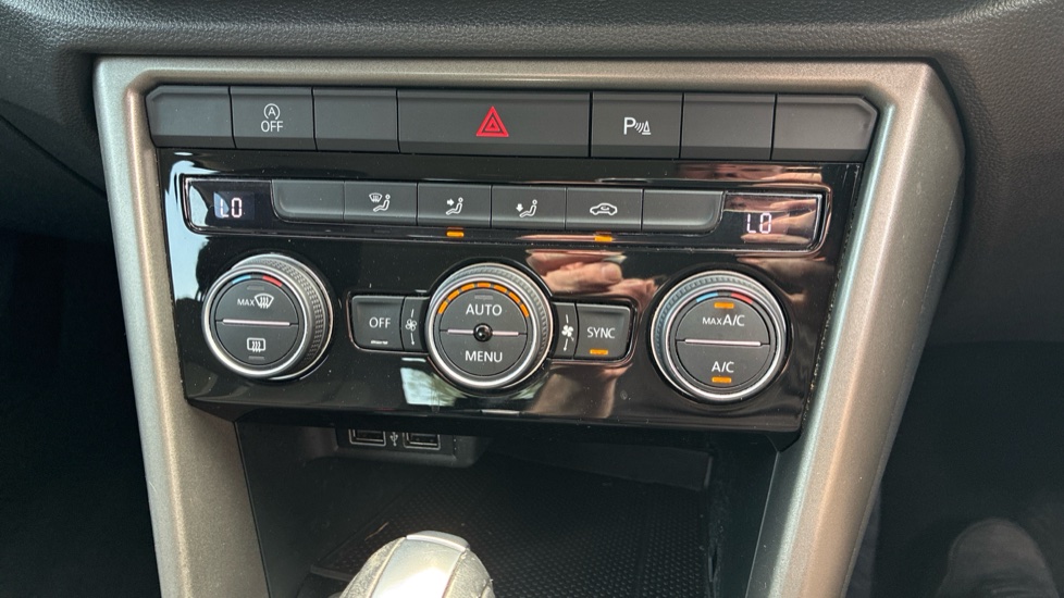 Volkswagen T-Roc 1.5 TSI EVO SE 5dr DSG Petrol Hatchback - Image 13