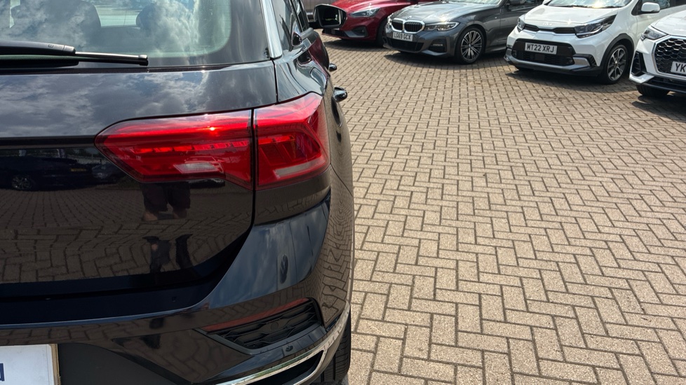 Volkswagen T-Roc 1.5 TSI EVO SE 5dr DSG Petrol Hatchback - Image 37