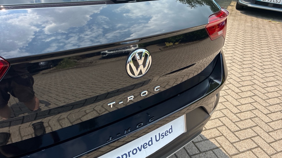 Volkswagen T-Roc 1.5 TSI EVO SE 5dr DSG Petrol Hatchback - Image 39