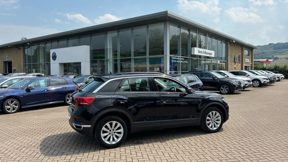 Volkswagen T-Roc 1.5 TSI EVO SE 5dr DSG Petrol Hatchback - Image 45