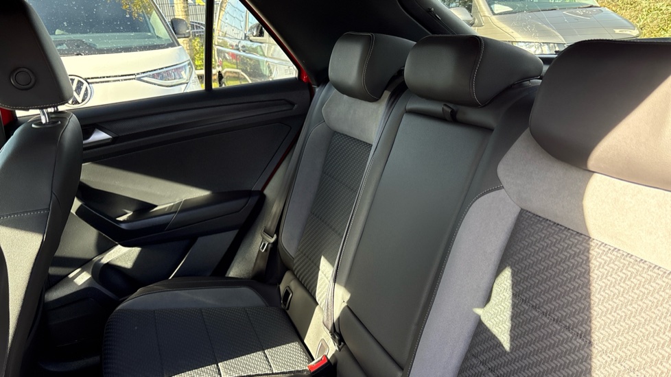 Volkswagen T-Roc 1.5 TSI EVO R-Line 5dr Petrol Hatchback - Image 16