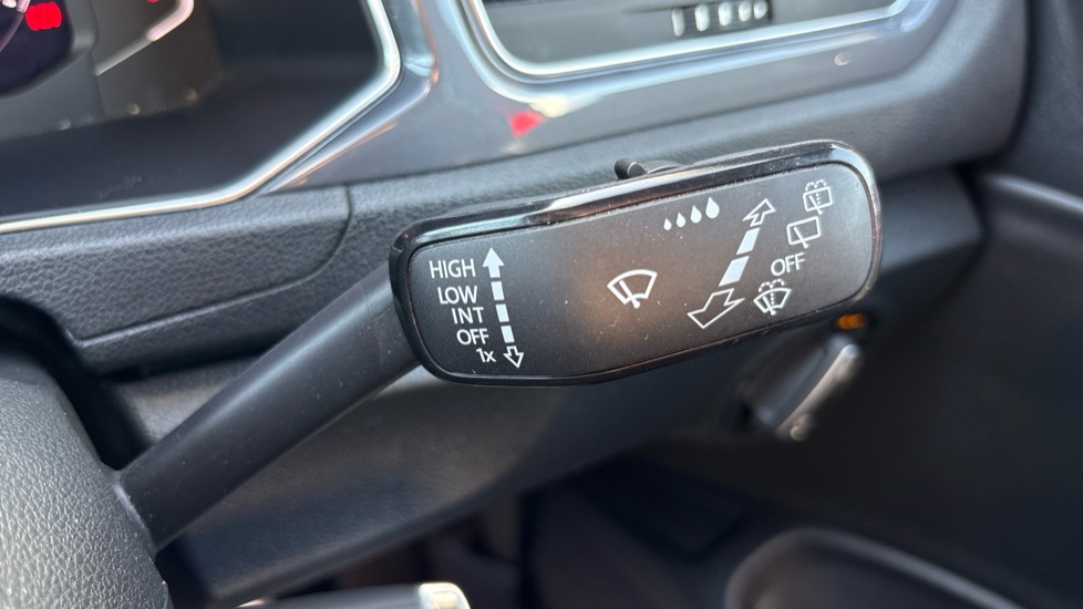 Volkswagen T-Roc 1.5 TSI EVO R-Line 5dr Petrol Hatchback - Image 34