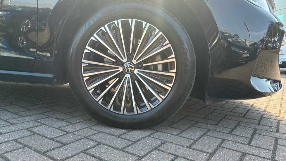 Volkswagen Passat 1.5 TSI eHybrid Elegance 5dr DSG Estate - Image 5