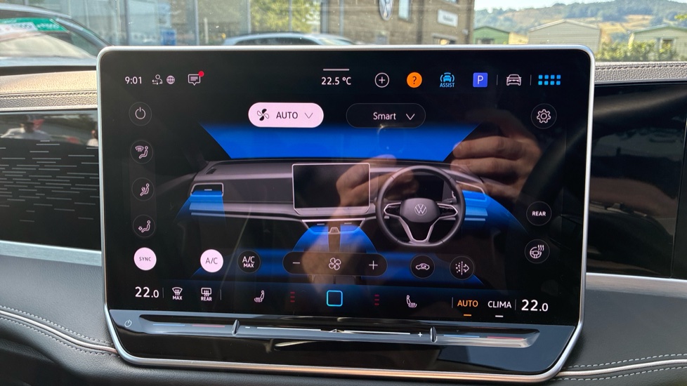 Volkswagen Passat 1.5 TSI eHybrid Elegance 5dr DSG Estate - Image 13