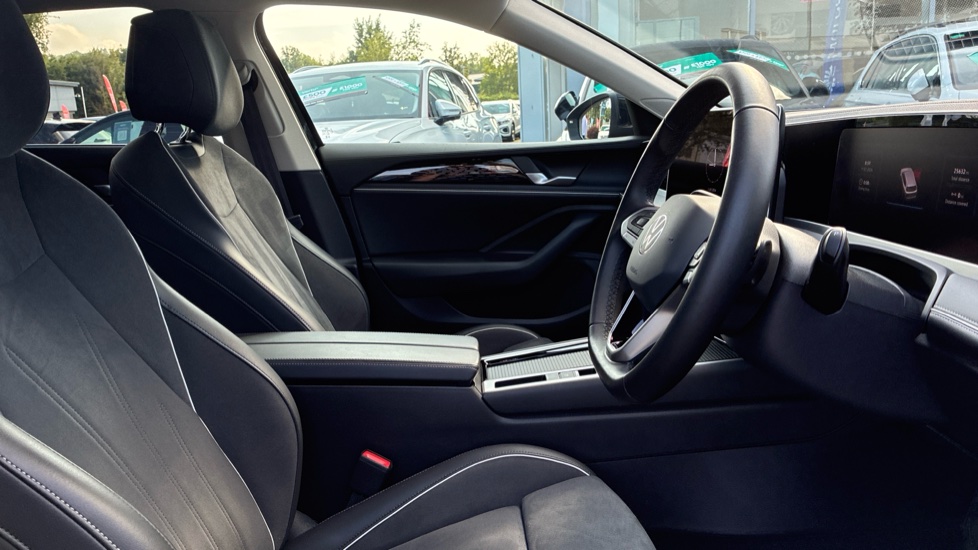 Volkswagen Passat 1.5 TSI eHybrid Elegance 5dr DSG Estate - Image 15