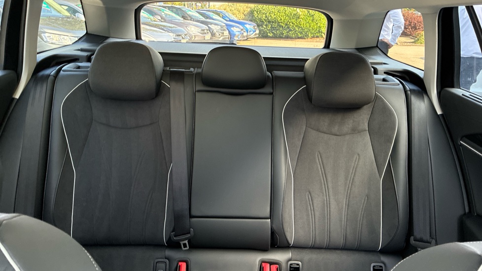 Volkswagen Passat 1.5 TSI eHybrid Elegance 5dr DSG Estate - Image 16
