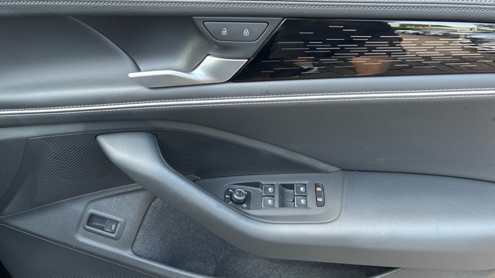 Volkswagen Passat 1.5 TSI eHybrid Elegance 5dr DSG Estate - Image 19