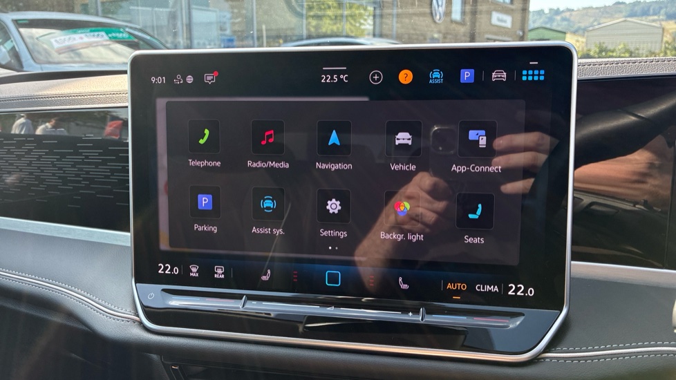 Volkswagen Passat 1.5 TSI eHybrid Elegance 5dr DSG Estate - Image 21