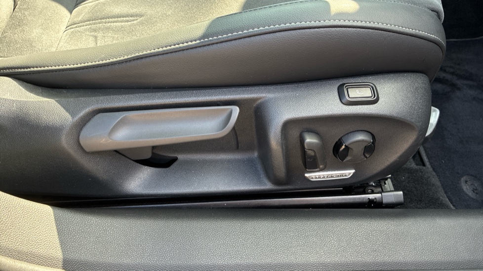 Volkswagen Passat 1.5 TSI eHybrid Elegance 5dr DSG Estate - Image 36