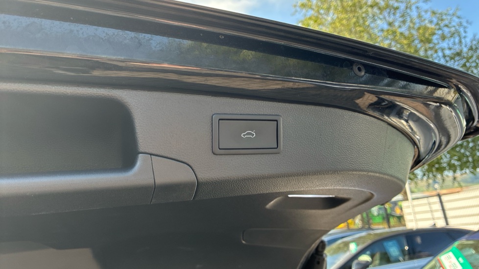 Volkswagen Passat 1.5 TSI eHybrid Elegance 5dr DSG Estate - Image 43