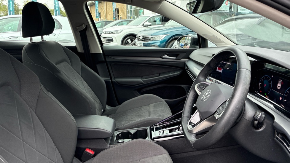 Volkswagen Golf 1.5 eTSI Style 5dr DSG Petrol Hatchback - Image 15