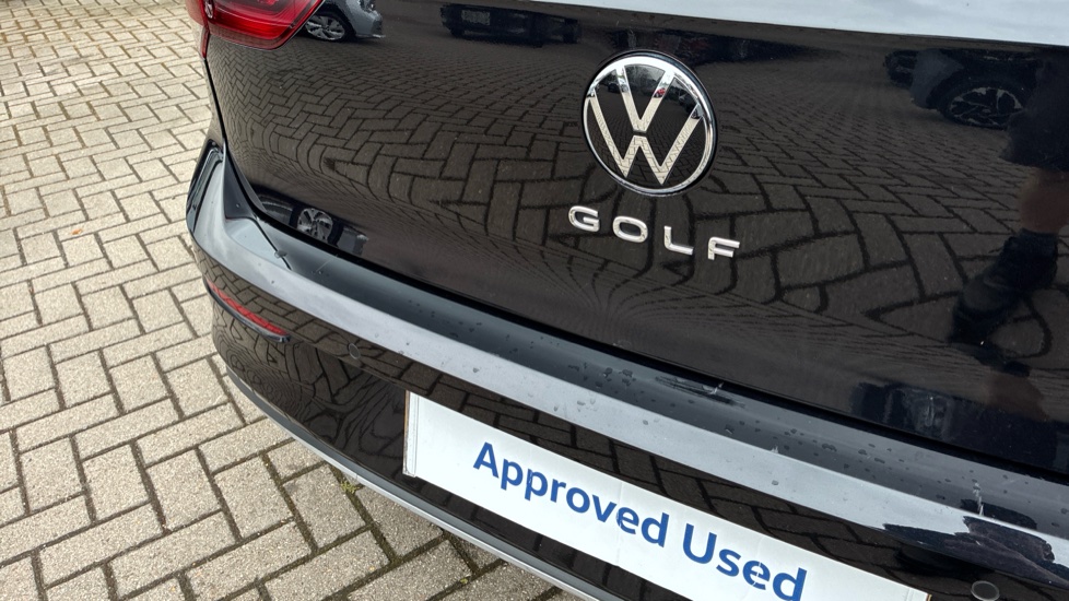 Volkswagen Golf 1.5 eTSI Style 5dr DSG Petrol Hatchback - Image 42