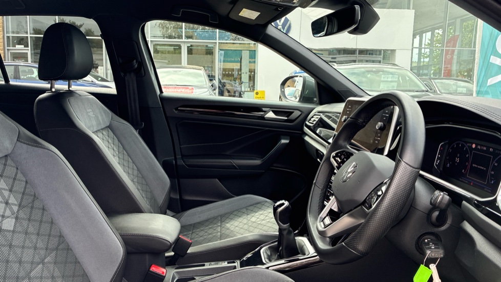 Volkswagen T-Roc 1.5 TSI R-Line 5dr Petrol Hatchback - Image 15