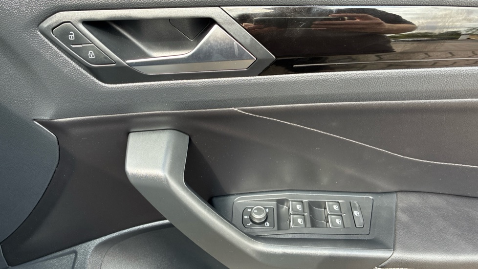 Volkswagen T-Roc 1.5 TSI R-Line 5dr Petrol Hatchback - Image 19