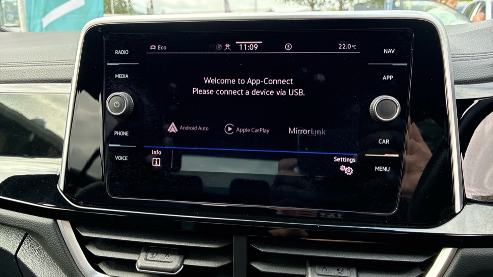 Volkswagen T-Roc 1.5 TSI R-Line 5dr Petrol Hatchback - Image 27