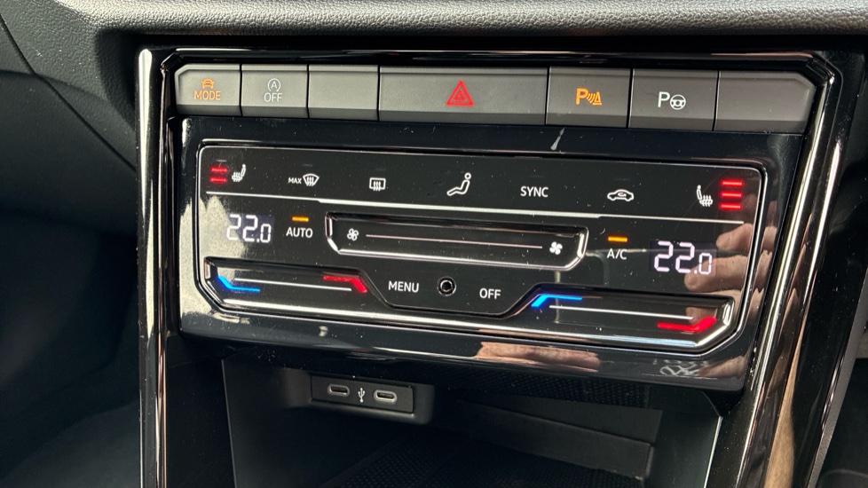 Volkswagen T-Roc 1.5 TSI R-Line 5dr Petrol Hatchback - Image 29