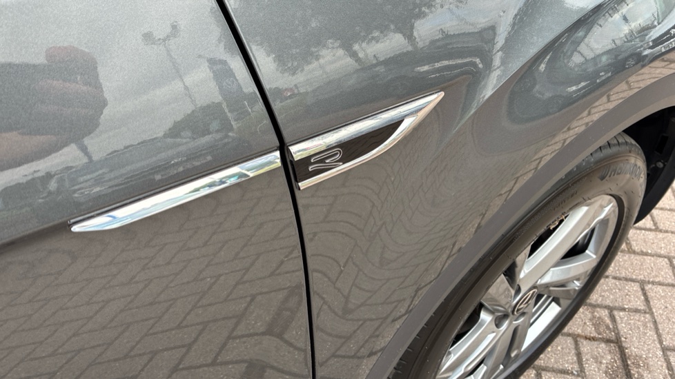Volkswagen T-Roc 1.5 TSI R-Line 5dr Petrol Hatchback - Image 38