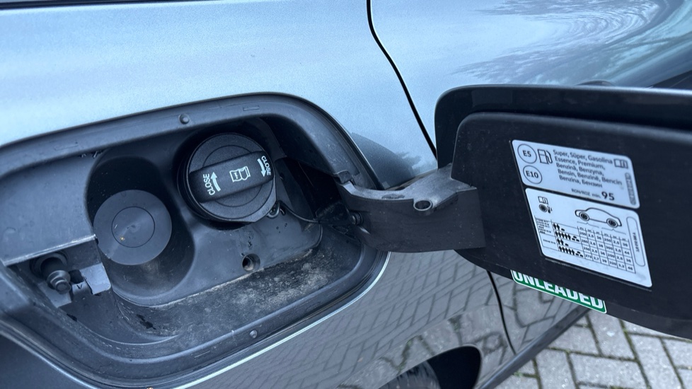 Volkswagen Passat 1.5 TSI eHybrid Black Edition 5dr DSG Estate - Image 25
