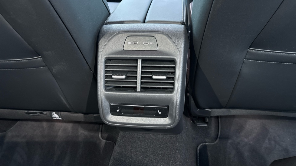 Volkswagen Passat 1.5 TSI eHybrid Black Edition 5dr DSG Estate - Image 27