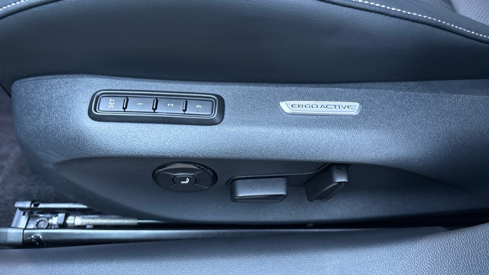 Volkswagen Passat 1.5 TSI eHybrid Black Edition 5dr DSG Estate - Image 29