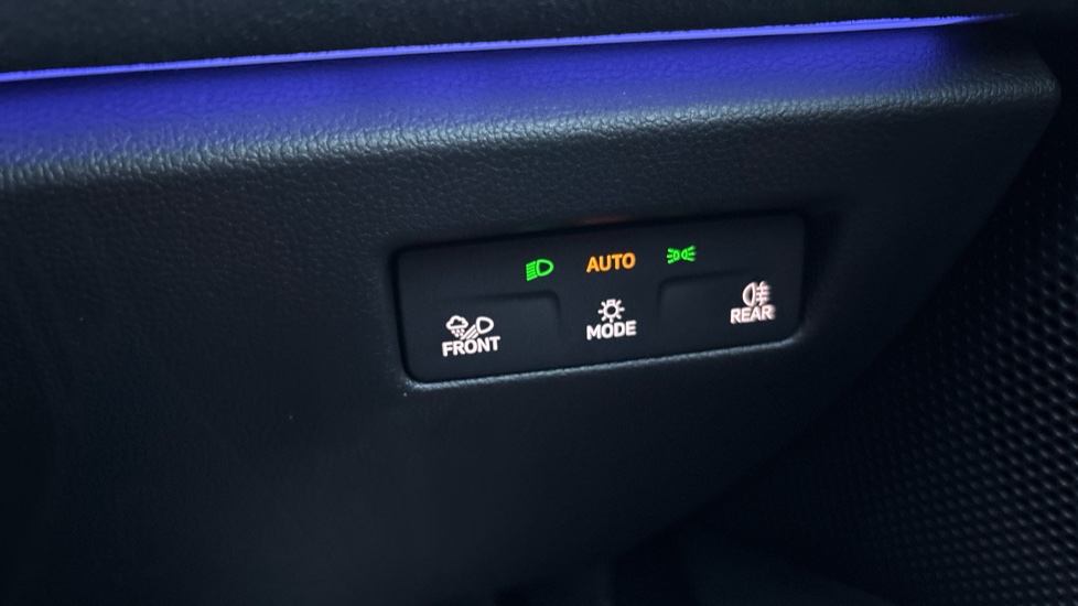 Volkswagen Passat 1.5 TSI eHybrid Black Edition 5dr DSG Estate - Image 34