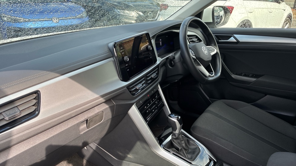 Volkswagen T-Roc 1.5 TSI Life 5dr DSG Petrol Hatchback - Image 2