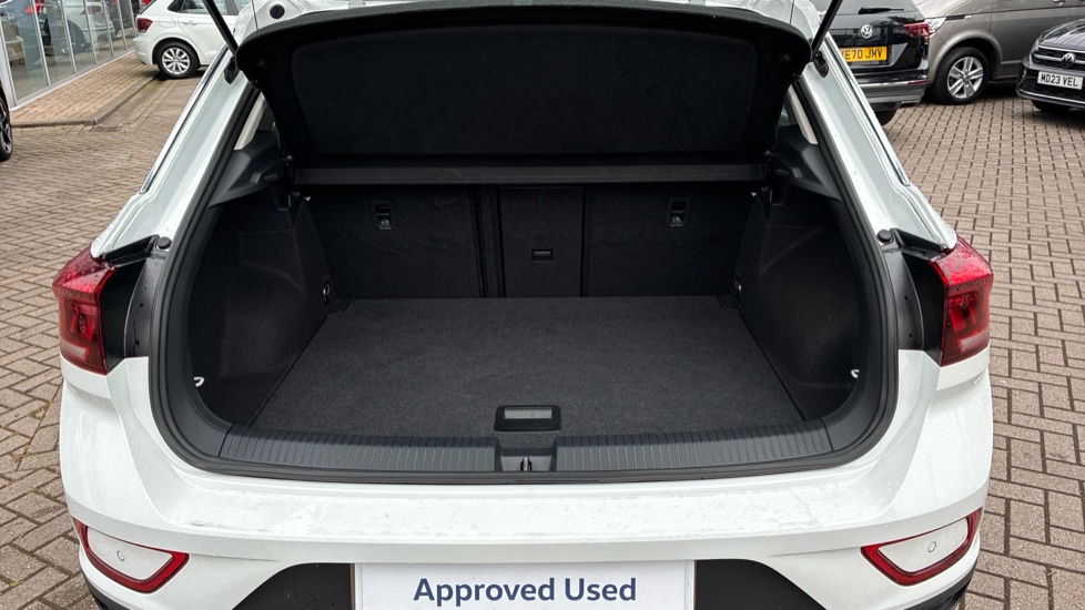 Volkswagen T-Roc 1.5 TSI Life 5dr DSG Petrol Hatchback - Image 20