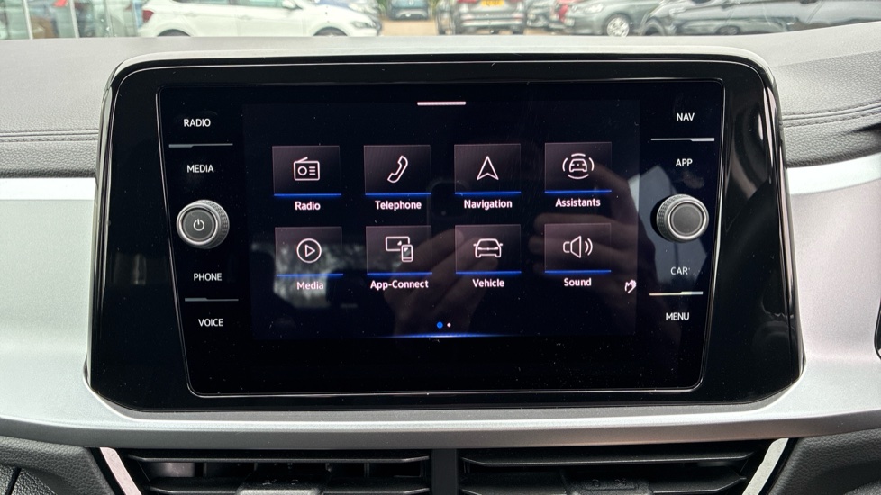 Volkswagen T-Roc 1.5 TSI Life 5dr DSG Petrol Hatchback - Image 26