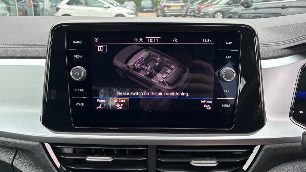 Volkswagen T-Roc 1.5 TSI Life 5dr DSG Petrol Hatchback - Image 29