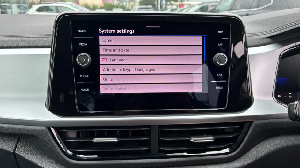 Volkswagen T-Roc 1.5 TSI Life 5dr DSG Petrol Hatchback - Image 31