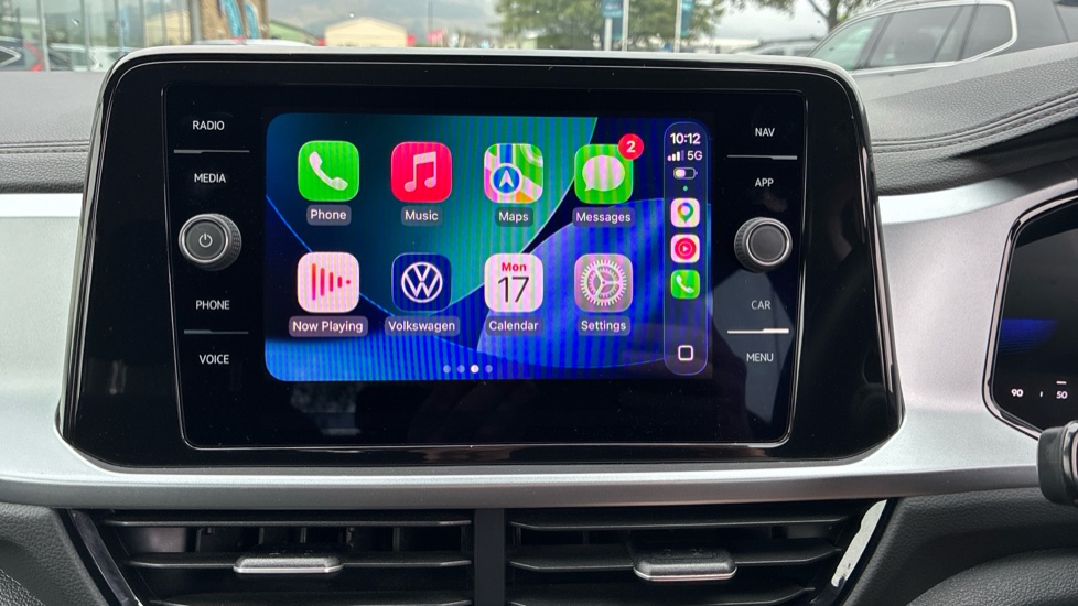 Volkswagen T-Roc 1.5 TSI Life 5dr DSG Petrol Hatchback - Image 33