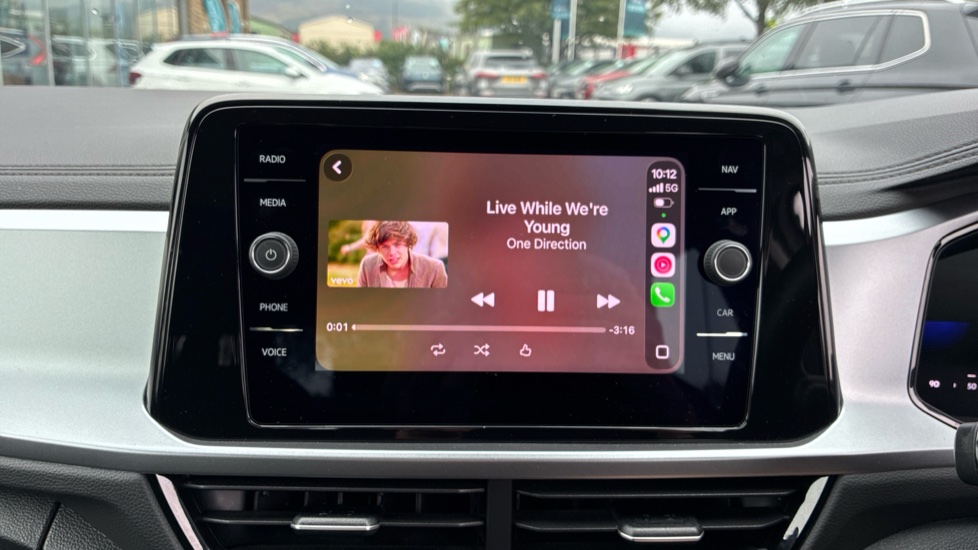 Volkswagen T-Roc 1.5 TSI Life 5dr DSG Petrol Hatchback - Image 36