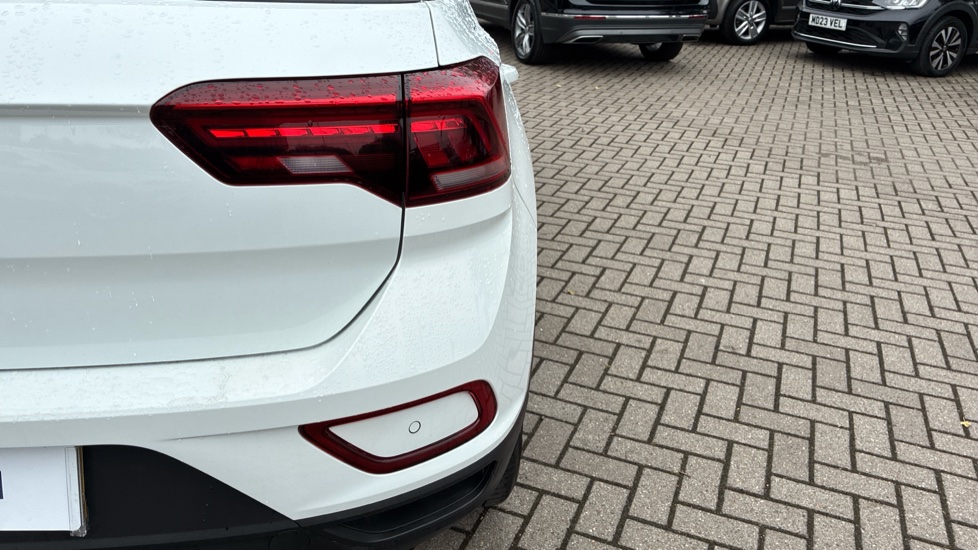 Volkswagen T-Roc 1.5 TSI Life 5dr DSG Petrol Hatchback - Image 40