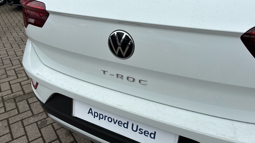 Volkswagen T-Roc 1.5 TSI Life 5dr DSG Petrol Hatchback - Image 41