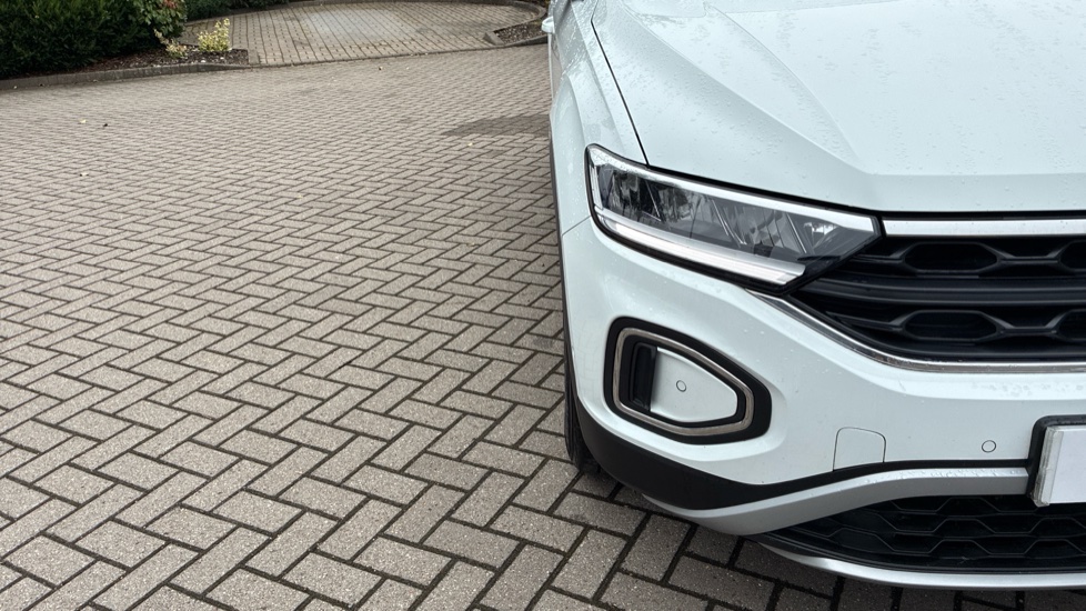 Volkswagen T-Roc 1.5 TSI Life 5dr DSG Petrol Hatchback - Image 42