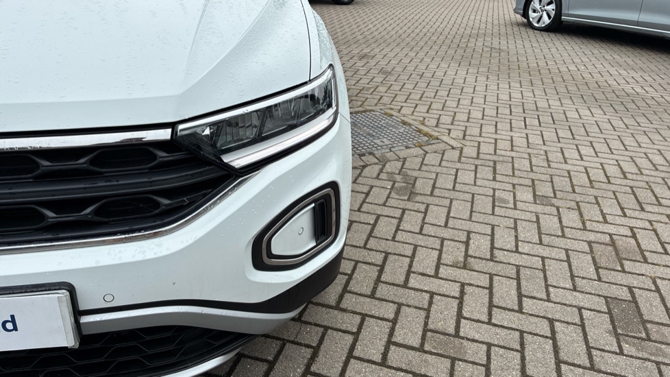 Volkswagen T-Roc 1.5 TSI Life 5dr DSG Petrol Hatchback - Image 43