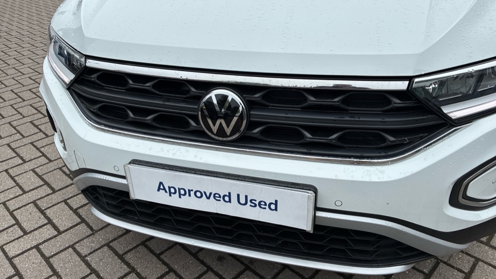 Volkswagen T-Roc 1.5 TSI Life 5dr DSG Petrol Hatchback - Image 44