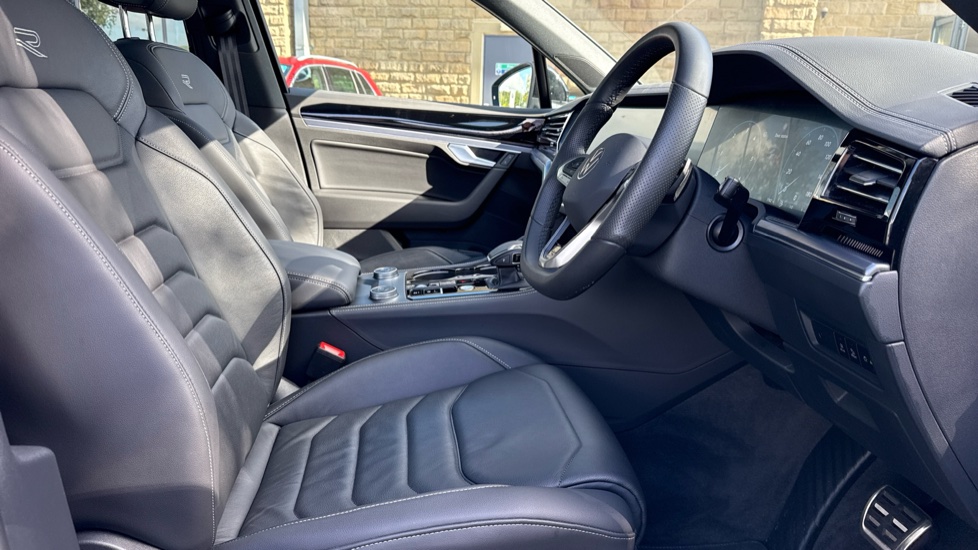 Volkswagen Touareg 3.0 V6 TDI 4Motion 286 Black Edition 5dr Tip Auto Diesel Estate - Image 15