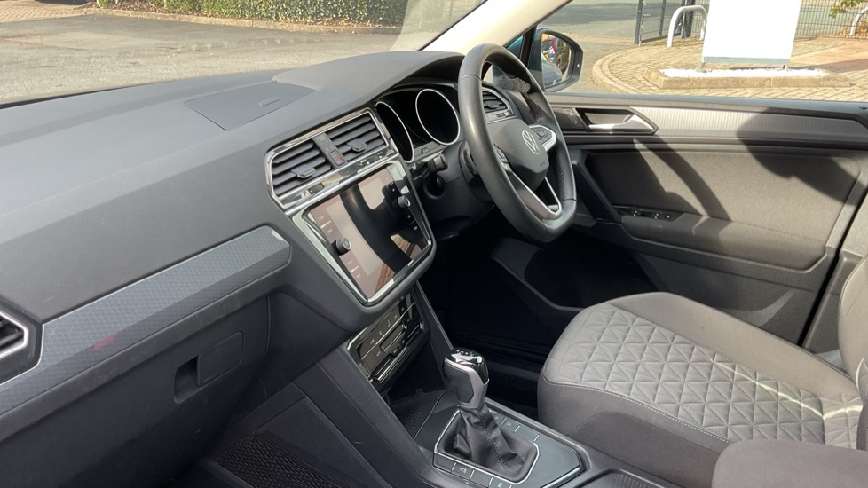 Volkswagen Tiguan 1.5 TSI 150 Life 5dr DSG Petrol Estate - Image 2
