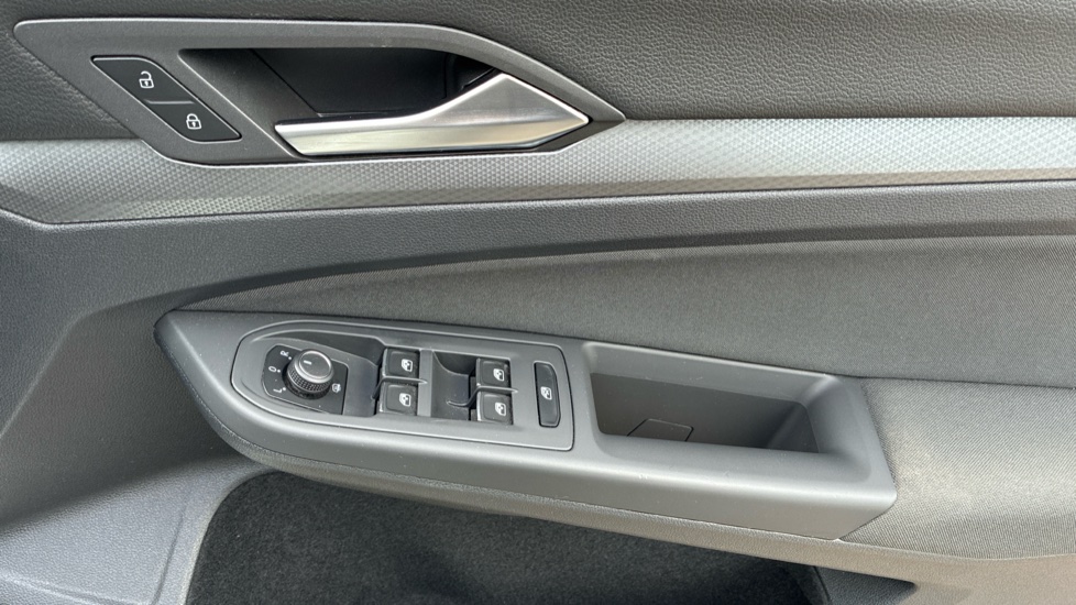 Volkswagen Golf 1.5 TSI Active 5dr Petrol Hatchback - Image 19