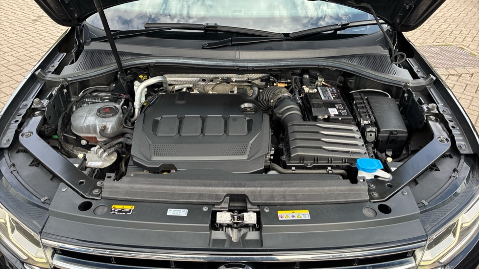 Volkswagen Tiguan 2.0 TDI R-Line Edition 5dr DSG Diesel Estate - Image 37