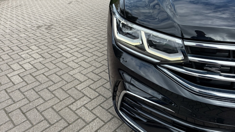 Volkswagen Tiguan 2.0 TDI R-Line Edition 5dr DSG Diesel Estate - Image 38