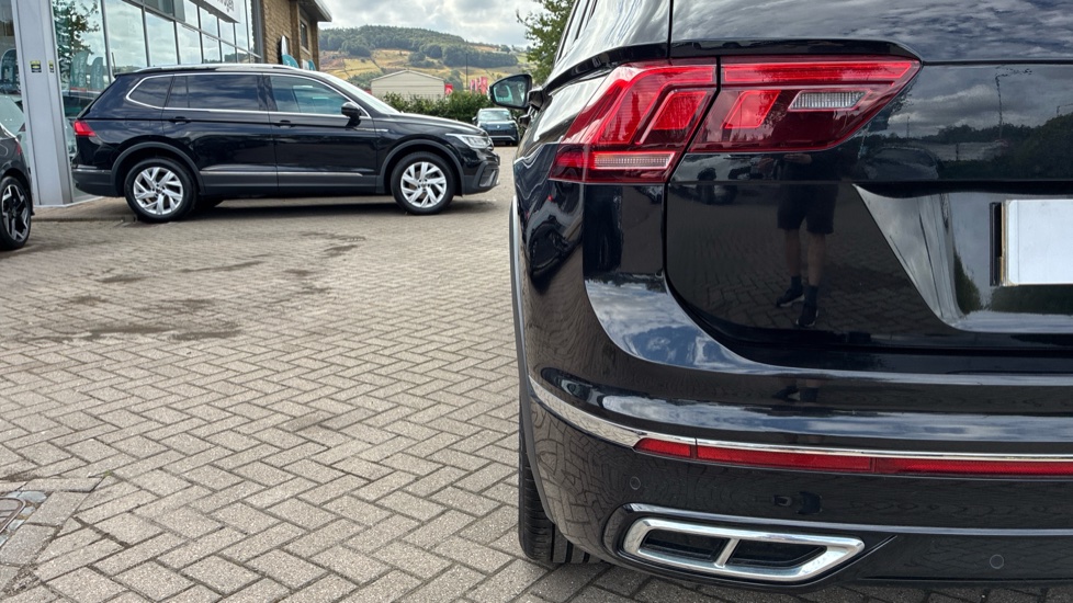 Volkswagen Tiguan 2.0 TDI R-Line Edition 5dr DSG Diesel Estate - Image 43