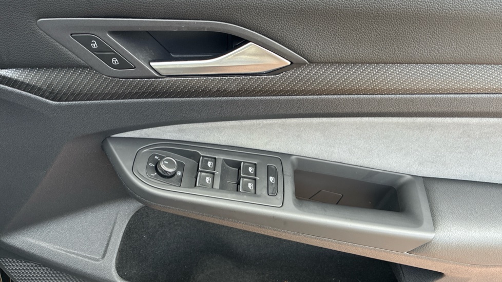 Volkswagen Golf 1.5 TSI R-Line 5dr Petrol Hatchback - Image 19