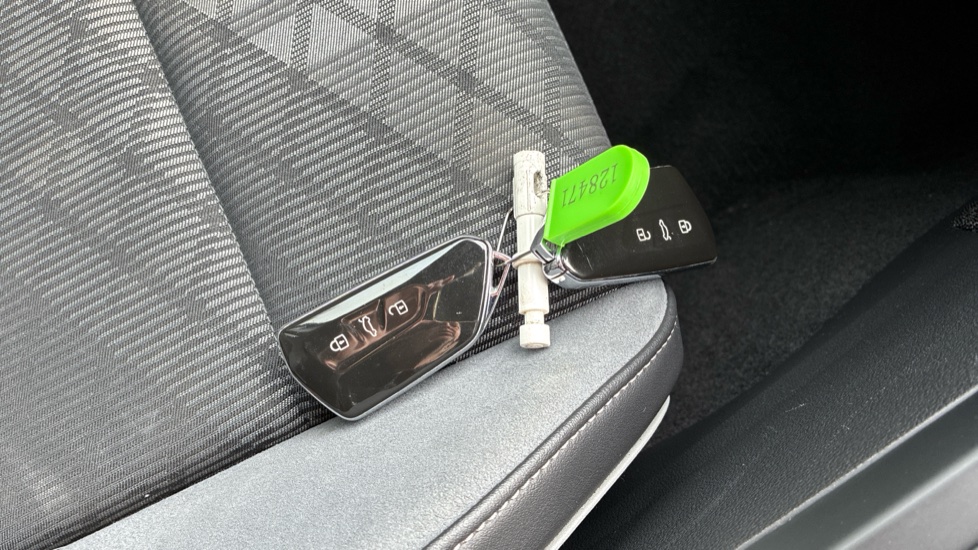 Volkswagen Golf 1.5 TSI R-Line 5dr Petrol Hatchback - Image 35
