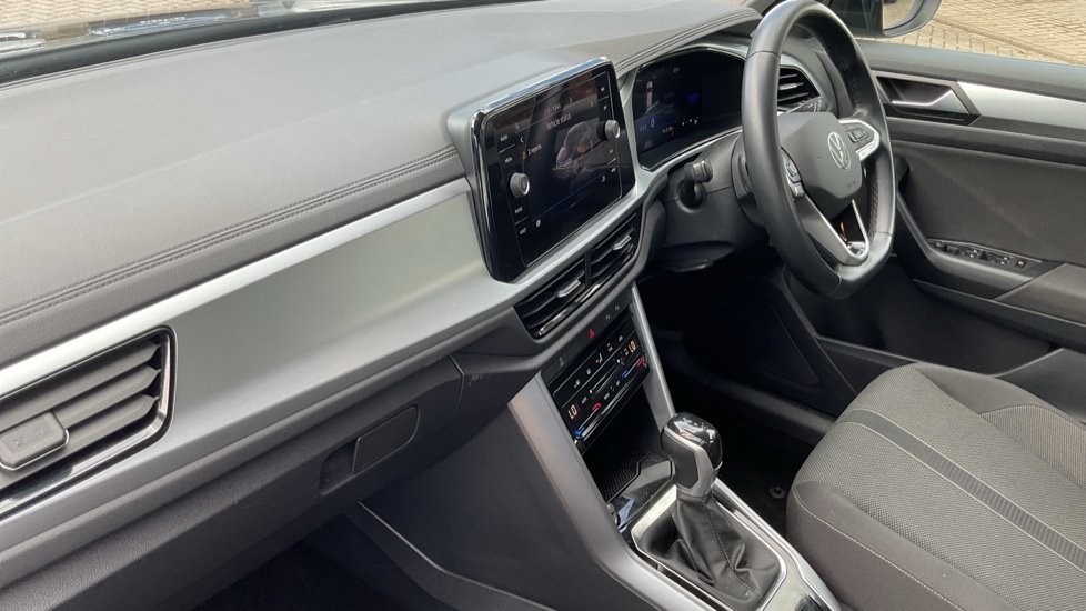 Volkswagen T-Roc 1.5 TSI Life 5dr DSG Petrol Hatchback - Image 2