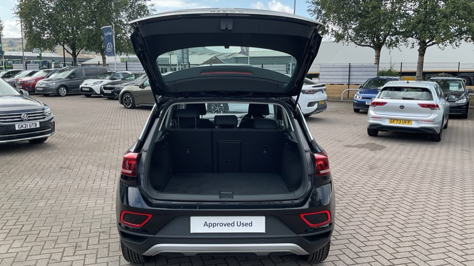 Volkswagen T-Roc 1.5 TSI Life 5dr DSG Petrol Hatchback - Image 20