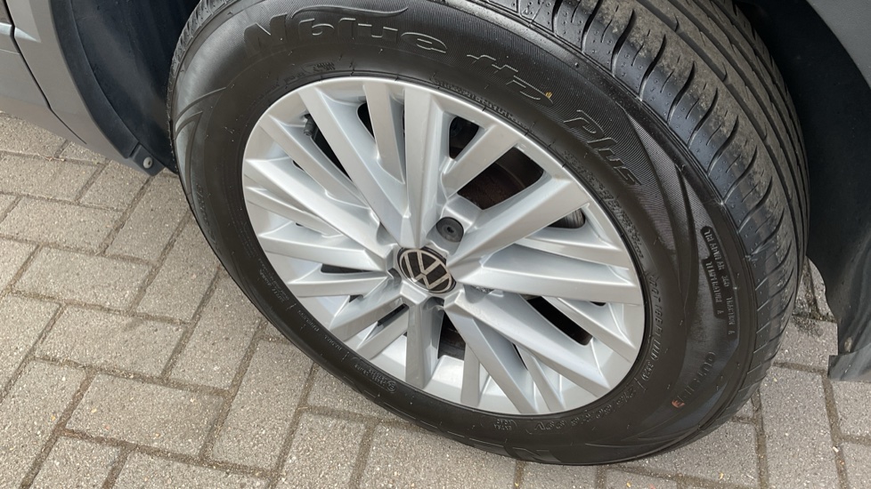 Volkswagen T-Roc 1.5 TSI Life 5dr DSG Petrol Hatchback - Image 22