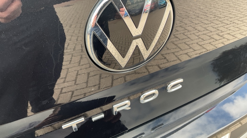 Volkswagen T-Roc 1.5 TSI Life 5dr DSG Petrol Hatchback - Image 23